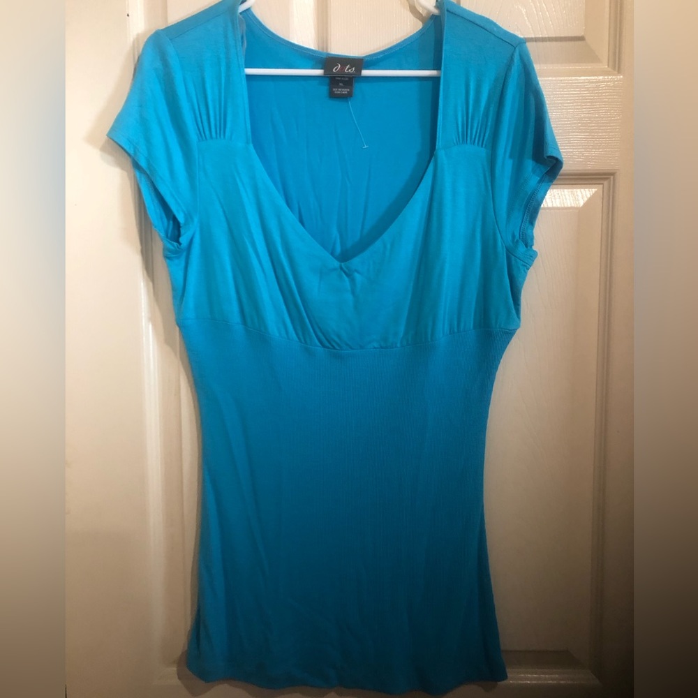 V neck t shirt material with ribbed bottom